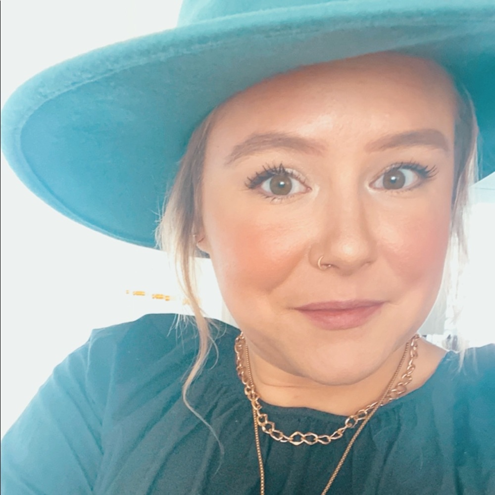 Meet your Posher, Brittany